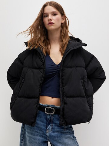 Pull&Bear Jacke in Schwarz