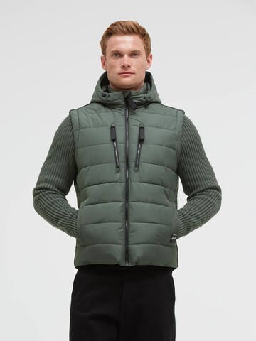 CAMP DAVID Winter Jacket in Green: front