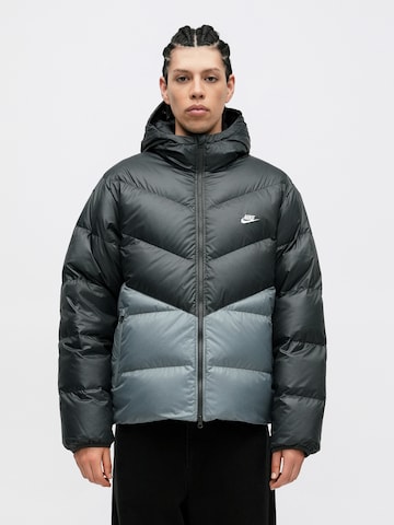 juoda Nike Sportswear Žieminė striukė 'Windrunner': priekis