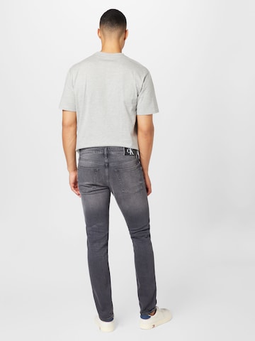 Calvin Klein Jeans تقليدي جينز بلون أسود