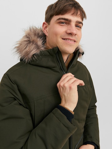 JACK & JONES Kevad-sügismantel 'Wing', värv roheline