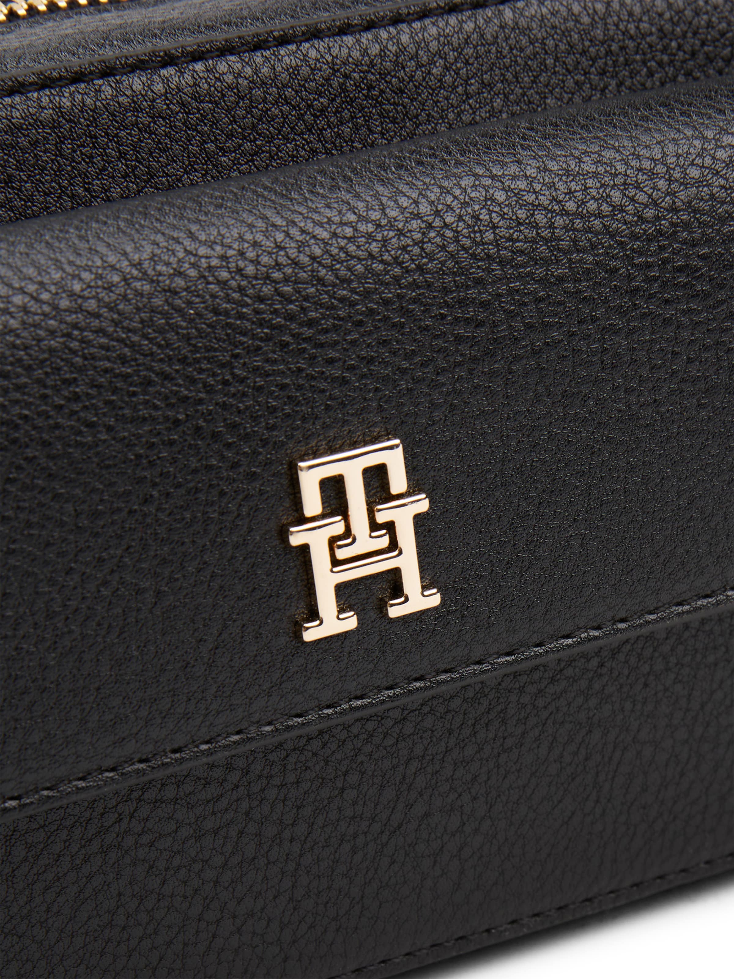 juoda TOMMY HILFIGER Rankinė su ilgu dirželiu 'DISTINCT'