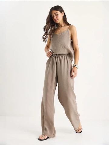 Completo pantalone di Bianco Lucci in marrone