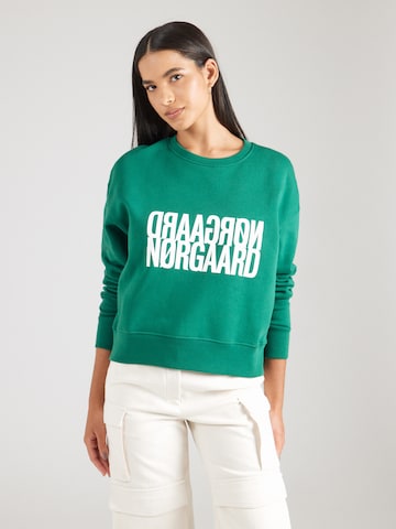 MADS NORGAARD COPENHAGEN Μπλούζα φούτερ 'Tilvina' σε πράσινο: μπροστά