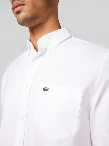 LACOSTE - Ajuste regular Camisa de negocios en blanco