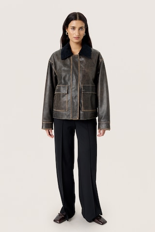 SOAKED IN LUXURY Tussenjas in Bruin