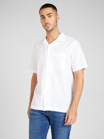 GAP Regular fit Button Up Shirt in White: front