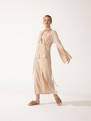 Rivus Jurk in Beige: voorkant