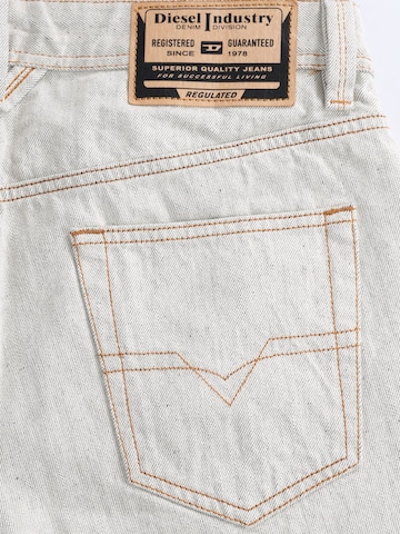 DIESEL - regular Vaquero 'MARKEE' en beige