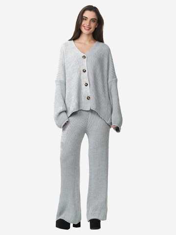 Elara Hausanzug in Grau: Vorderseite