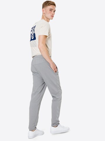 Tapered Pantaloni sportivi di Hummel in grigio
