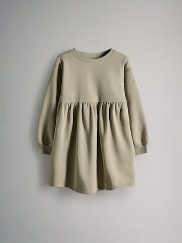 The Set Dress in Green