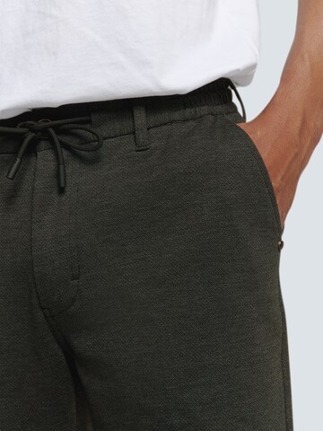 No Excess Regular Chino in Zwart
