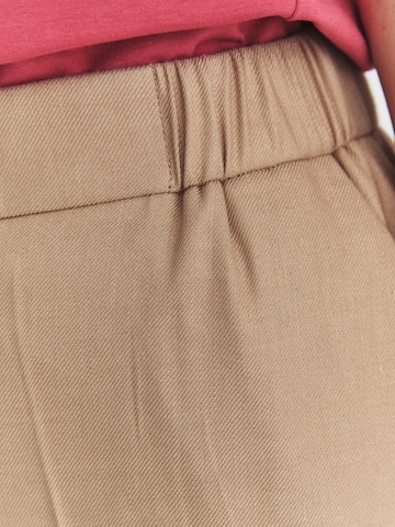 TATUUM Regular Hose 'Neraka' in Beige