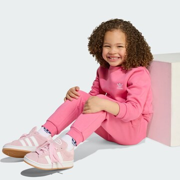 ADIDAS ORIGINALS - Ropa para correr 'Essentials' en rosa