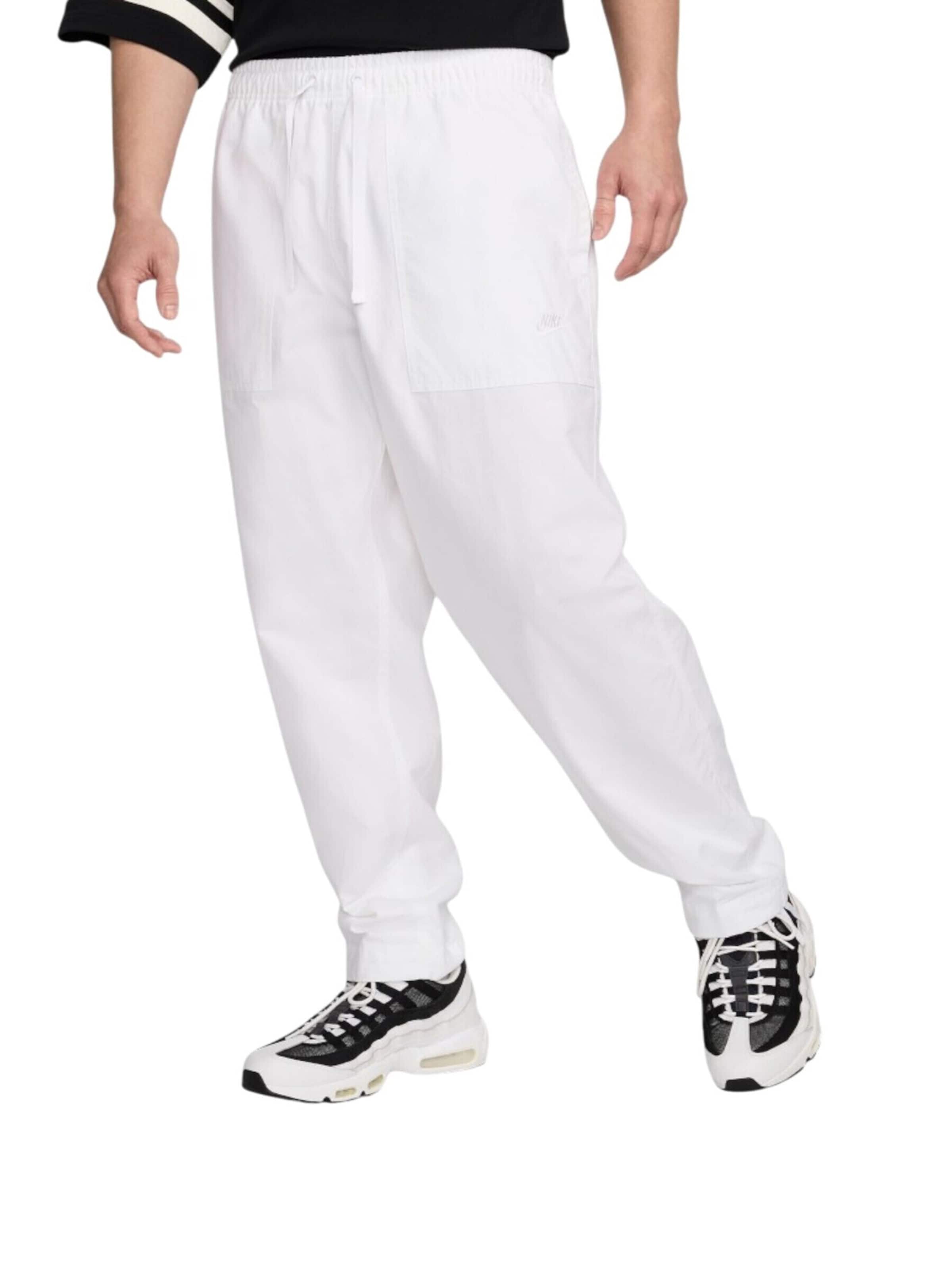 Tapered Pantaloni 'Club Barcelona' di Nike Sportswear in bianco: frontale