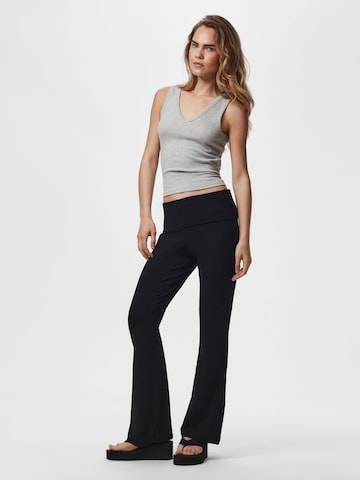 évasé Leggings 'PCGeorgina' PIECES en noir