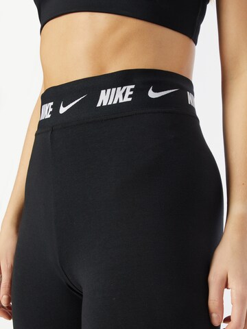 Nike Sportswear Skinny Legíny 'Club' - Čierna
