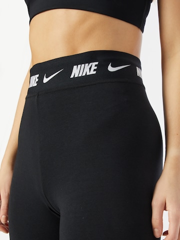 Nike Sportswear Skinny Leggingsit 'Club' värissä musta