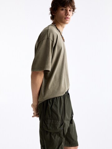 Regular Pantalon cargo Pull&Bear en vert