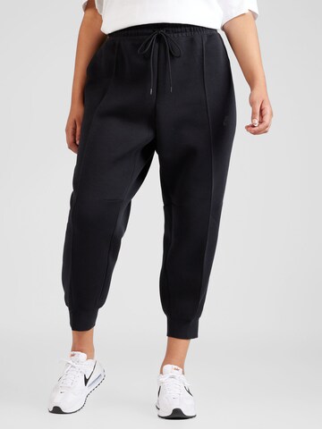 Nike Sportswear Tapered Sportsbukser i sort: forside