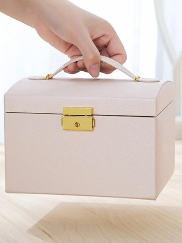 Casetă bijuterii 'Nellia Jewellery Box – Lockable Organiser with Mirror & 2 Drawers (Cream White)' de la UNIQ Beauty pe alb