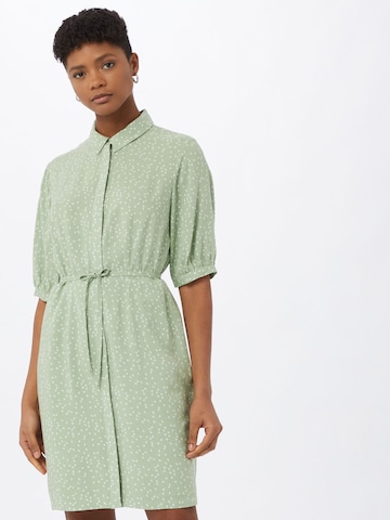 Another Label - Vestidos camiseiros 'Sagine' em verde: frente