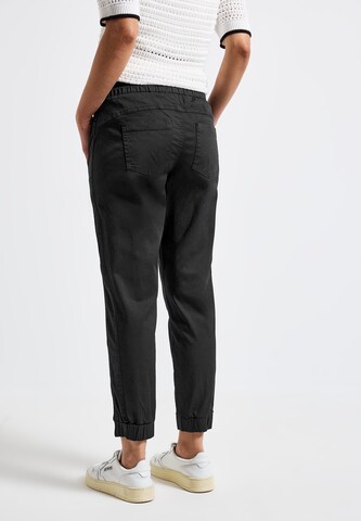 STREET ONE Slimfit Hose in Schwarz