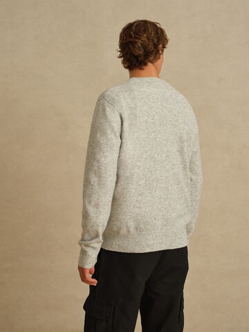 DAN FOX APPAREL Sweter 'William' w kolorze szary