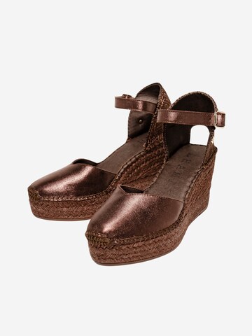Alhamas Pumps 'Alpargata Cuña 8 cm Ante' in Bruin