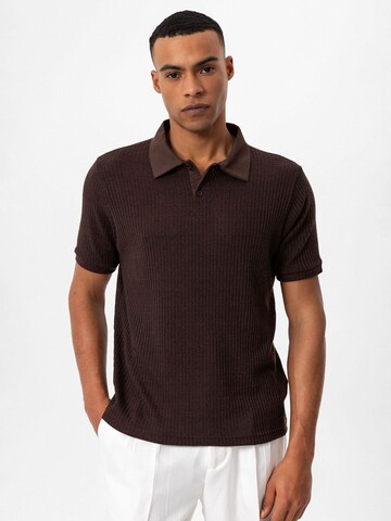 T-Shirt Antioch en marron : devant
