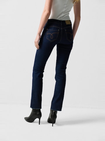 Coupe slim Jean KOROSHI en bleu