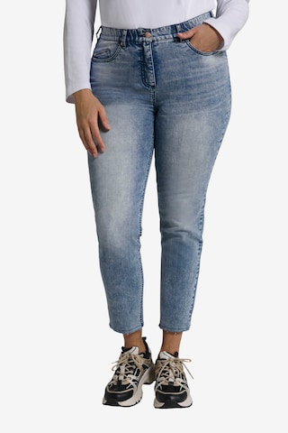 Ulla Popken Regular Jeans in Blauw: voorkant