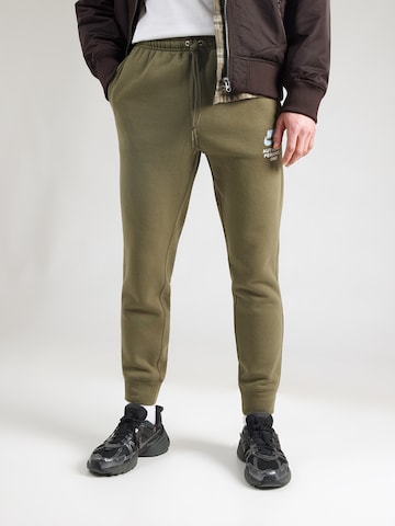 Nike Sportswear Дънки Tapered Leg Панталон 'CLUB' в зелено: отпред