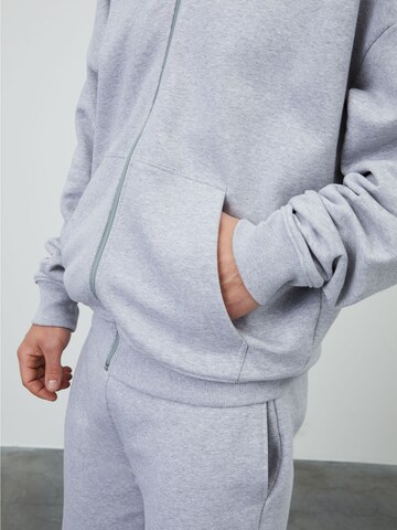 Sweat-shirt 'Bent' DAN FOX APPAREL en gris