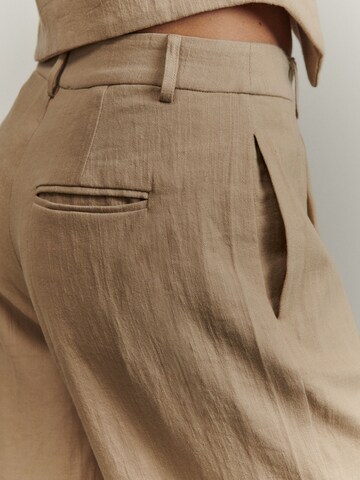 ABOUT YOU x Marie von Behrens Široke hlačnice Hlače z naborki 'Marlena' | bež barva