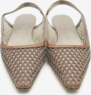 Brunello Cucinelli Flats & Loafers in 39 in Brown