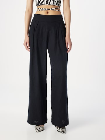 Abercrombie & Fitch Wide leg Pleat-front trousers in Black: front
