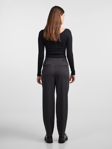 PIECES Loose fit Pleated Pants 'CAMIL' in Grey