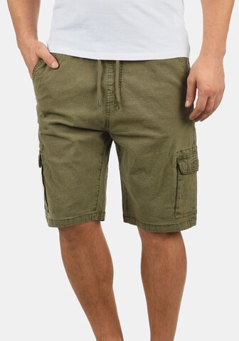 INDICODE JEANS Regular Cargoshorts 'Frances' in Grün: predná strana