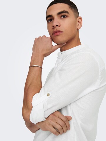 Coupe slim Chemise 'Caiden' Only & Sons en blanc