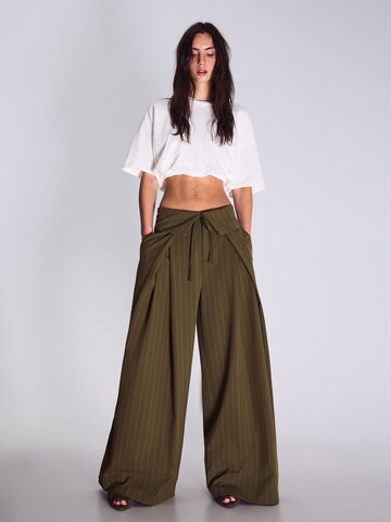 Bershka Bő szár Nadrág - zöld