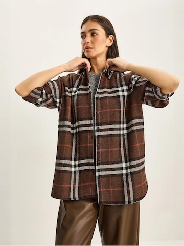 Bianco Lucci - Blusa em castanho