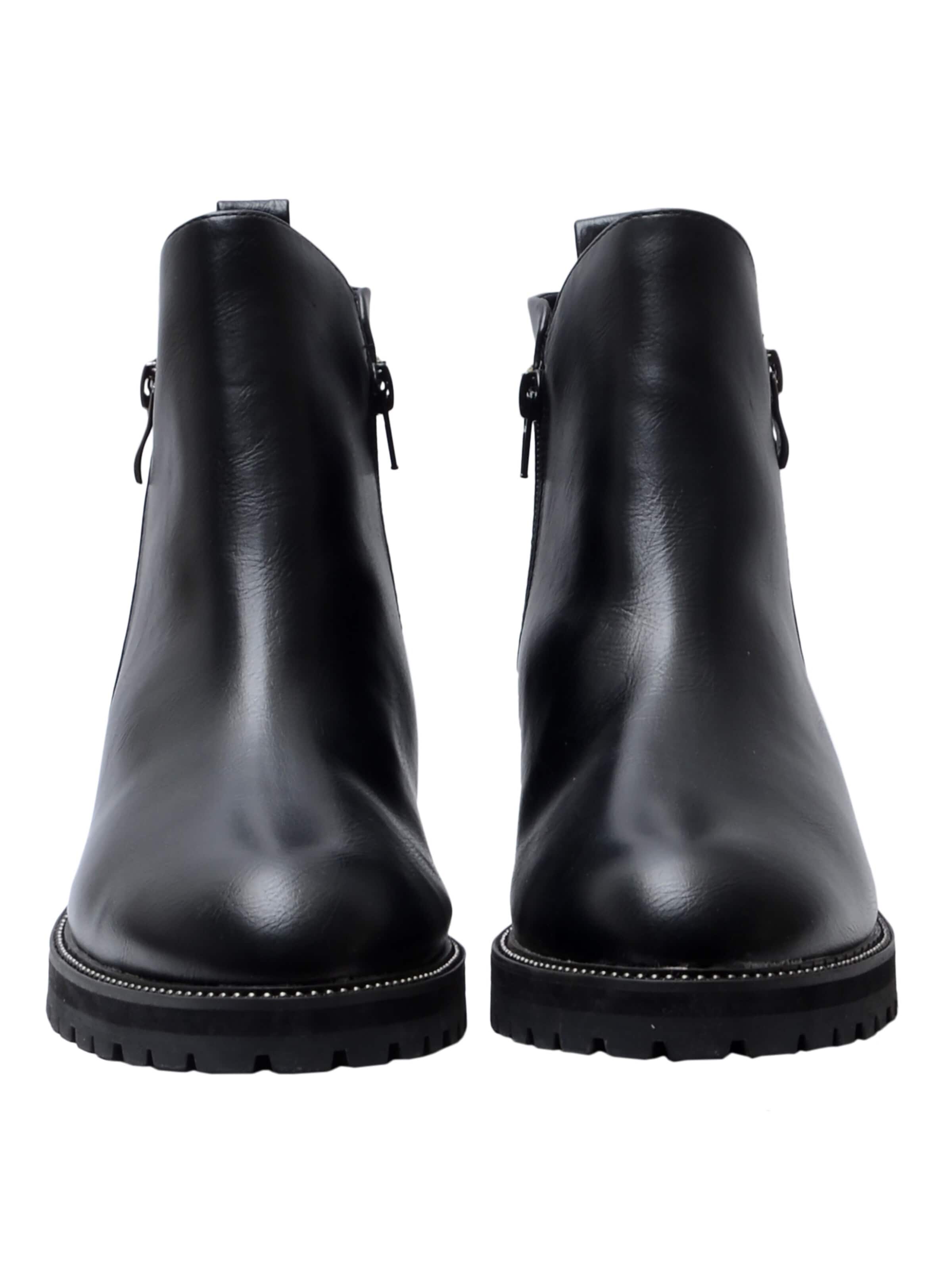 Ankle boots di The Divine Factory in nero