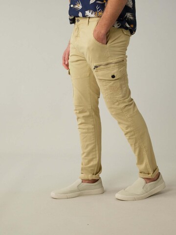Effilé Pantalon cargo 'Danakil' Deeluxe en jaune