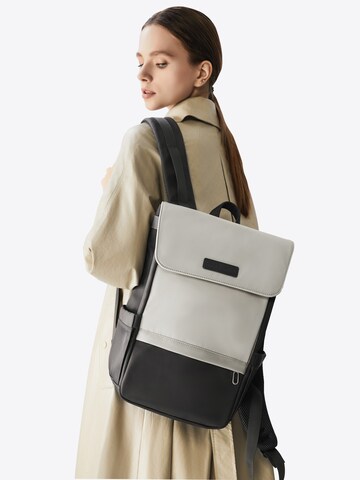 Victoria Hyde Backpack 'Carlos' in Grey: front