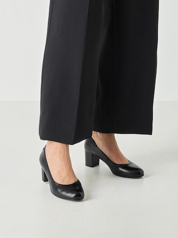 Tamaris Pumps in Zwart