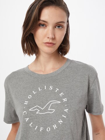 Tricou de la HOLLISTER pe gri