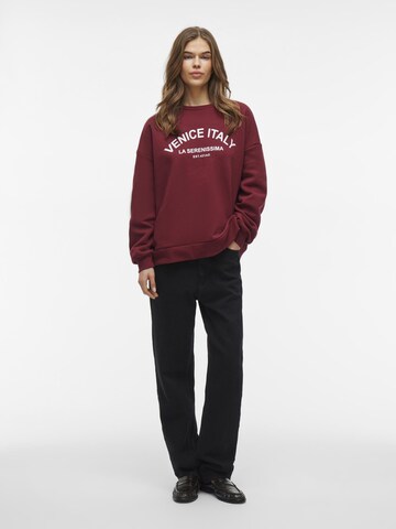 VILA Sweatshirt in Red