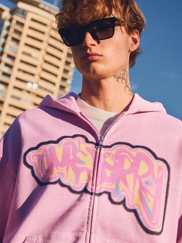 Bershka Collegetakki 'TOM&JERRY' värissä vaaleanpunainen